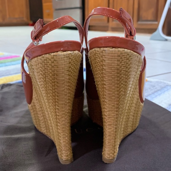 GUCCI Coral Vitello Vernice Soft Starfish Patent Leather Platform Wedges 258355 - Picture 11 of 16